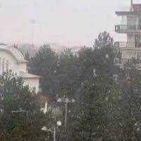 Εντάθηκε η χιονόπτωση στην Πτολεμαΐδα (βίντεο- ώρα 13:10)