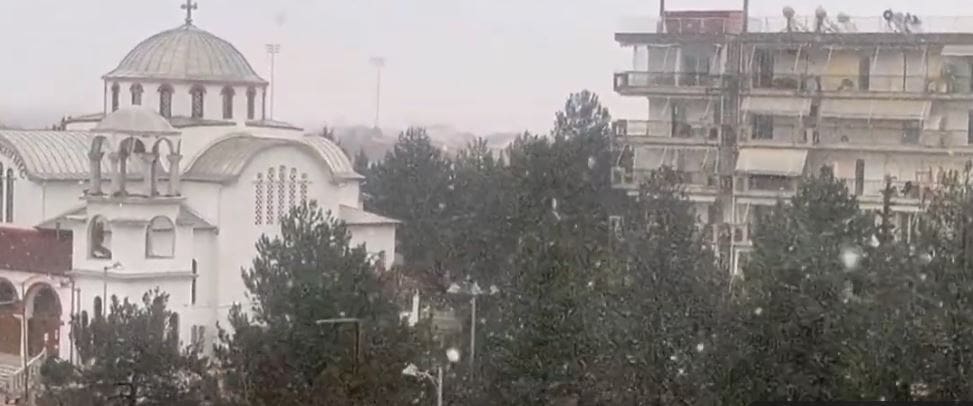 Εντάθηκε η χιονόπτωση στην Πτολεμαΐδα (βίντεο- ώρα 13:10)
