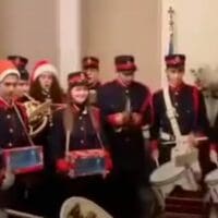 Eordaialive.com - Τα Νέα της Πτολεμαΐδας, Εορδαίας, Κοζάνης Χριστουγεννιάτικα κάλαντα από τη Φιλαρμονική , στον Δήμαρχο Εορδαίας Π. Πλακεντά (βίντεο)