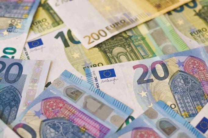 Πότε μπαίνουν στο «ψηφιακό πορτοφόλι» του Youth Pass τα πρώτα 150 ευρώ