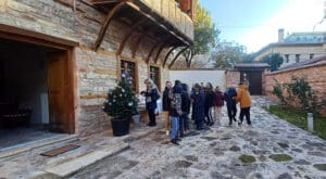 Eordaialive.com - Τα Νέα της Πτολεμαΐδας, Εορδαίας, Κοζάνης Η Εφορεία Αρχαιοτήτων Κοζάνης, σε συνεργασία με την Πρωτοβουλία Νέων Κοζάνης και την Εκπαιδευτική κοινότητα στόλισε και φέτος το χριστουγεννιάτικο δέντρο της