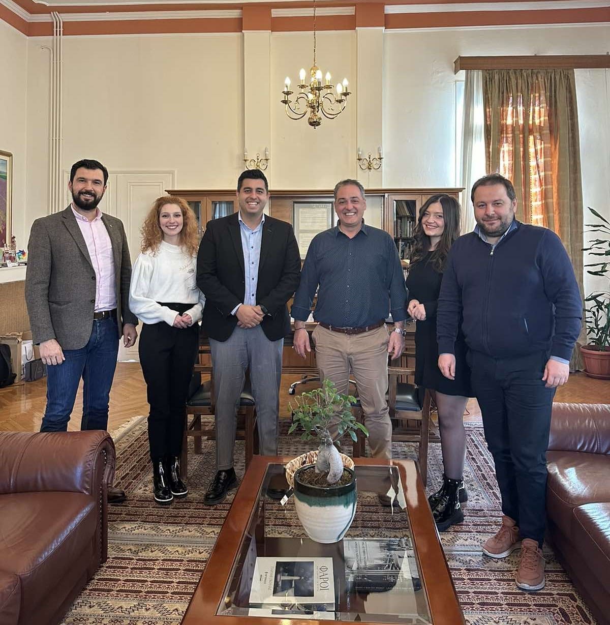 Συνάντηση του Δημάρχου Κοζάνης Γιάννη Κοκκαλιάρη με στελέχη του Ομίλου Ενεργών Νέων Δυτικής Μακεδονίας - Europe Direct Δυτικής Μακεδονίας