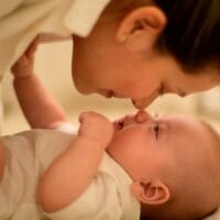Επίδομα γέννησης: Πώς κλιμακώνεται η αύξηση με βάση τα παιδιά