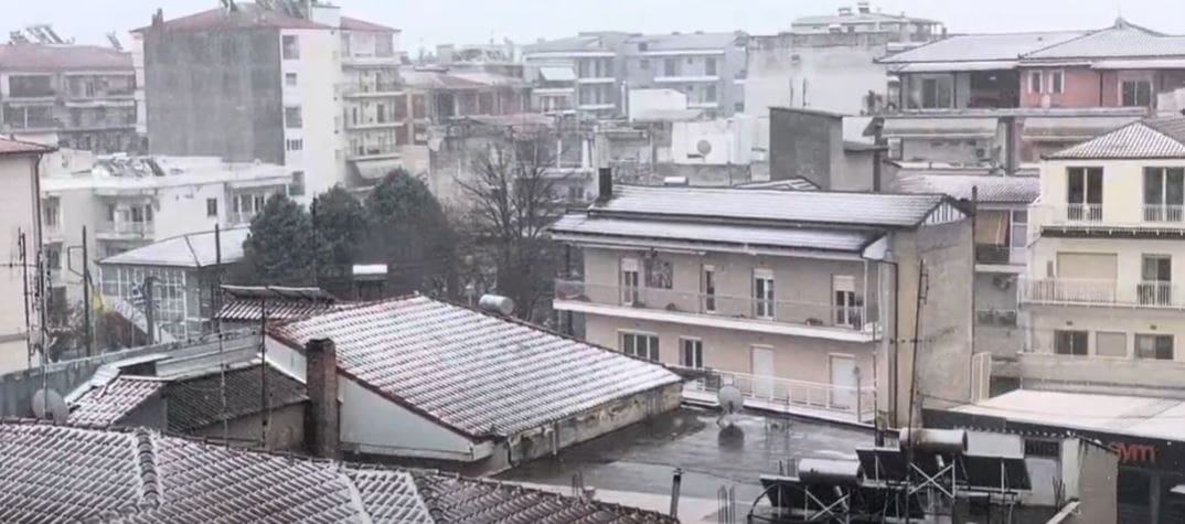 Ξεκίνησε η χιονόπτωση στην Πτολεμαΐδα (βίντεο - ώρα 13:40)