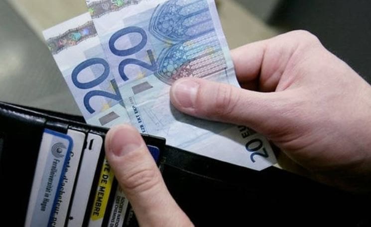 Κατώτατος μισθός στα 1.000 ευρώ – Πότε ξεκινούν οι συζητήσεις για την αύξηση των αποδοχών