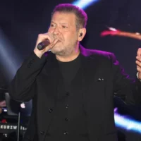 Πέθανε στα 60 του ο τραγουδιστής Χάρης Κωστόπουλος
