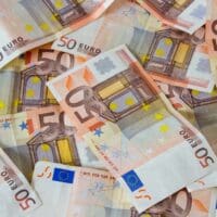 ΓΣΕΕ: Πρόταση για αύξηση του κατώτατου μισθού στα 908 ευρώ