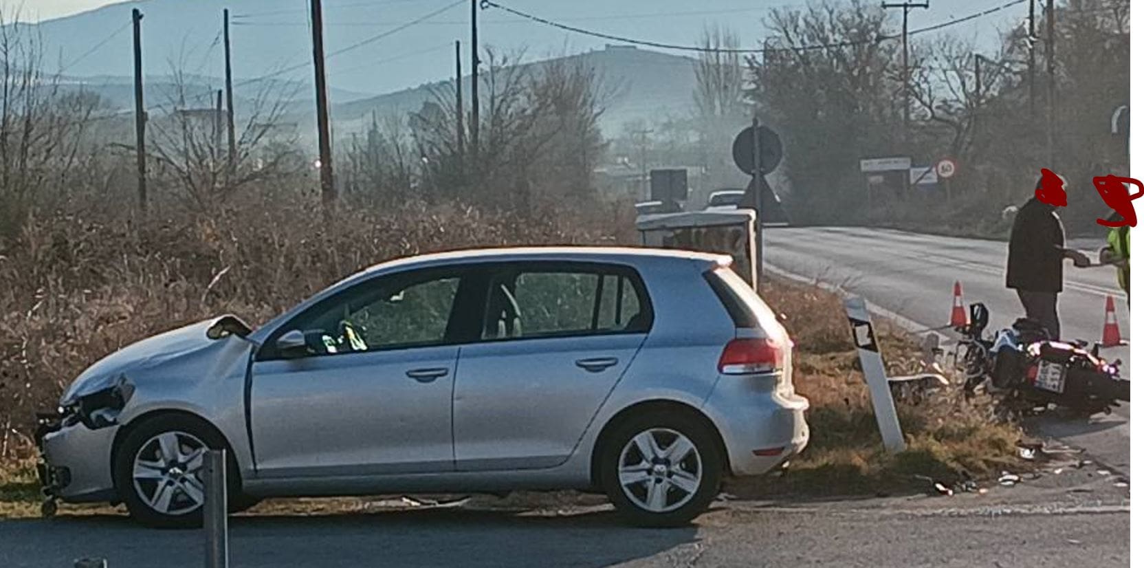 Ώρα 08:20 π.μ.: Τροχαίο ατύχημα, στην είσοδο της Κοζάνης από Λάρισα – Ι.Χ. αυτοκίνητο συγκρούσθηκε με μοτοσυκλέτα – Στο νοσοκομείο ο οδηγός της μοτοσυκλέτας (Βίντεο & Φωτογραφίες)