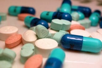 Φάρμακα στο σπίτι: Ποιοι ασθενείς είναι δικαιούχοι – Όλα όσα πρέπει να γνωρίζετε για το πρόγραμμα