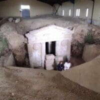 Εορδαία: Ανοιχτός και επισκέψιμος καθημερινά ο Μακεδονικός τάφος της Σπηλιάς