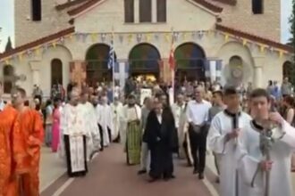 Βίντεο - Από την περιφορά της εικόνας του Αγίου Πνεύματος «Από τον Εορτάζοντα Ναό της Αγίας Τριάδας Πτολεμαΐδας