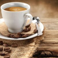 Καφές – «φαρμάκι» από σήμερα: Στο 24% ο ΦΠΑ στον σερβιριζόμενο – Πόσο θα κοστίζει ο ελληνικός και ο freddo