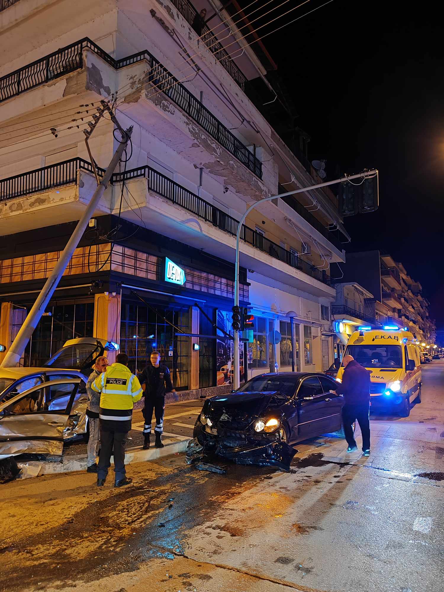 Πτολεμαΐδα- Τροχαίο με σύγκρουση δύο οχημάτων