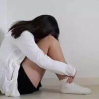 Φρίκη στη Θεσσαλονίκη: Ανήλικες ξυλοφόρτωσαν 13χρονη, την κράτησαν όμηρο και την ανάγκασαν να κάνει χασίς - Eordaialive.com