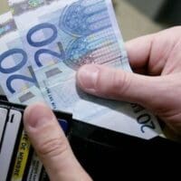 Πώς θα γίνουν οι αυξήσεις σε μισθούς και συντάξεις, με βάση το νέο Μεσοπρόθεσμο - Eordaialive.com