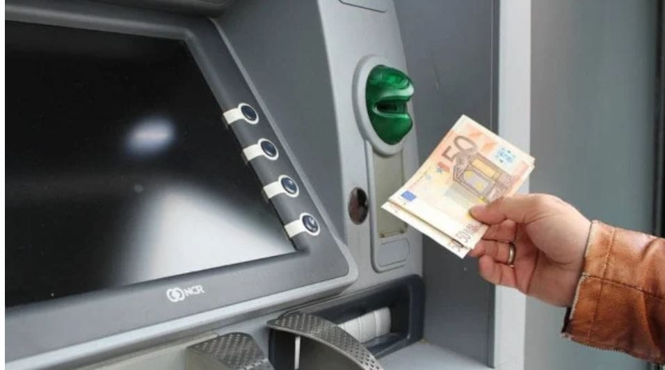 Εφάπαξ, επιδόματα από e-ΕΦΚΑ και ΔΥΠΑ και συντάξεις: Ποιοι θα δουν από σήμερα χρήματα στους τραπεζικούς λογαριασμούς τους - Eordaialive.com