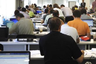 Δημόσιο: Ποιοι & πώς βγαίνουν πιο γρήγορα σε σύνταξη (παραδείγματα) - Eordaialive.com