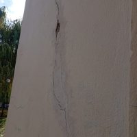 Πτολεμαΐδα: Ρωγμές στην εσωτερική και εξωτερική τοιχοποιία της Δημοτικής Βιβλιοθήκης - Eordaialive.com