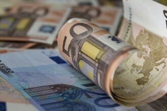 Πρώτα «επιταγή ακρίβειας» και μετά αύξηση των επιδομάτων – Ποιες ενισχύσεις «φουσκώνουν» - Eordaialive.com