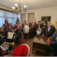 Γιορτινή Ατμόσφαιρα στο Δημαρχείο την Τελευταία Μέρα του Χρόνου στο Δημαρχείο Εορδαίας (βίντεο) - Eordaialive.com