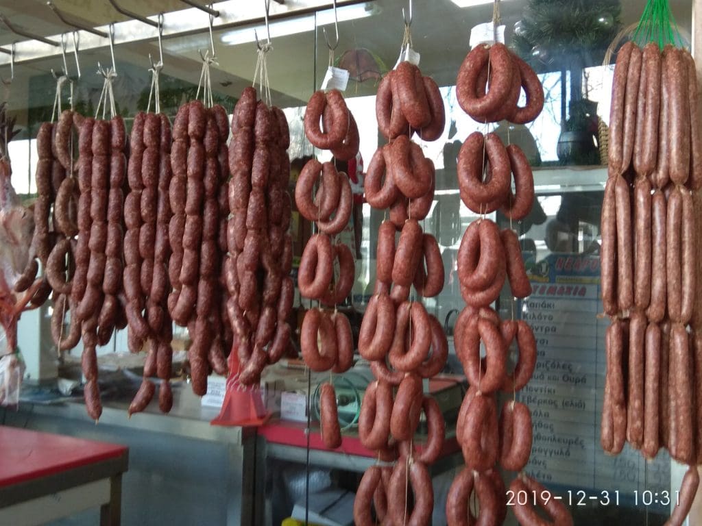 Το έθιμο της λουκανικοφαγίας στο Βελβεντό - Eordaialive.com