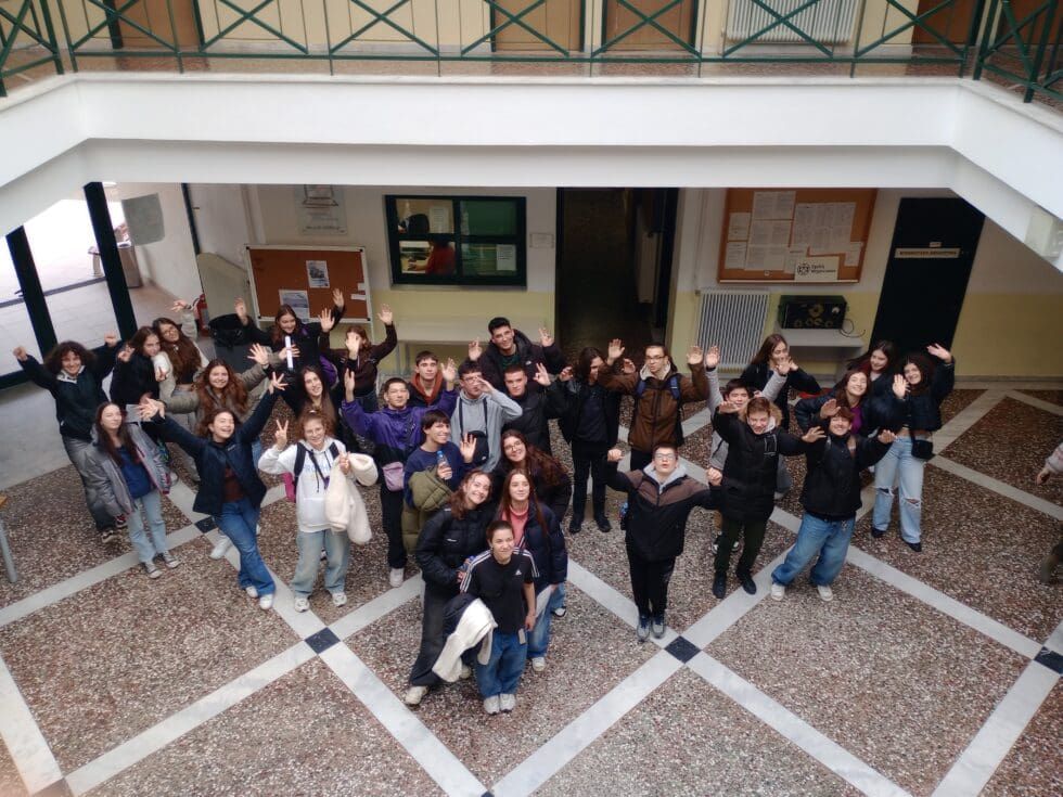 Μαθητές από το 5ο Γυμνάσιο και το 2ο ΓΕΛ Πτολεμαΐδας Δημιουργούν Ραδιοφωνική Εκπομπή στο European School Radio - Eordaialive.com