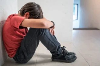 Φλώρινα: 13χρονος βίαζε από το καλοκαίρι το 6χρονο ξαδερφάκι του - Eordaialive.com