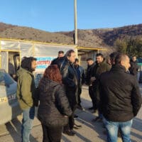 Αντιπροσωπεία της ΚO Δυτικής Μακεδονίας του ΚΚΕ με τον βουλευτή Γιάννη Δελή και τον περιφερειακό σύμβουλο Νόντα Στολτίδη στο αγροτικό μπλόκο στον κόμβο του Αντιγόνου - Eordaialive.com
