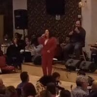 Η Βουλευτής του ΣΥΡΙΖΑ Καλλιόπη Βέττα '' ΠΗΡΕ ΜΙΚΡΟΦΩΝΟ'' στον Ετήσιο Χορό του Συλλόγου Μικρασιατών Πτολεμαΐδας! (βίντεο) - Eordaialive.com