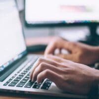 Voucher έως 1.600 ευρώ για αγορά laptop: Αυτές είναι οι νέες αλλαγές που ανακοινώθηκαν - Eordaialive.com