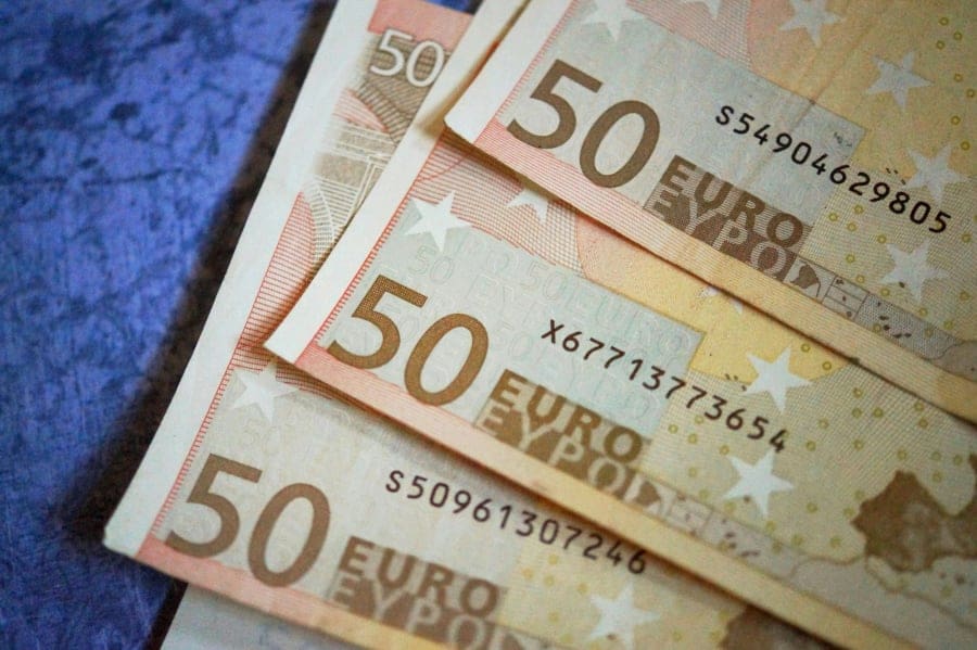 Ελάχιστο Εγγυημένο Εισόδημα: Ποιοι Δικαιούνται Άμεσες Αιτήσεις για Προπληρωμένη Κάρτα - Eordaialive.com