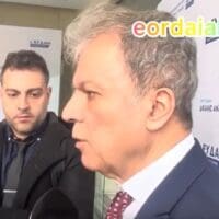 Βίντεο με δηλώσεις Περιφερειάρχη, Υπουργών και Βουλευτών κατά την άφιξη του Πρωθυπουργού στην Περιφέρεια. Τι είπαν για το ΔΑΜ και την εξαγγελία για εμβληματικά έργα στην περιοχή - Eordaialive.com