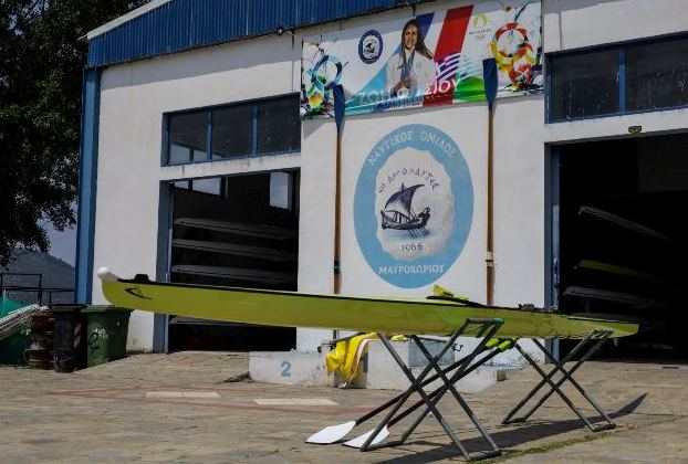 Παράδοση νέου κωπηλατικού σκάφους στον Ναυτικό Όμιλο Μαυροχωρίου, παρουσία Περιφερειάρχη Γ. Αμανατίδη. - Eordaialive.com