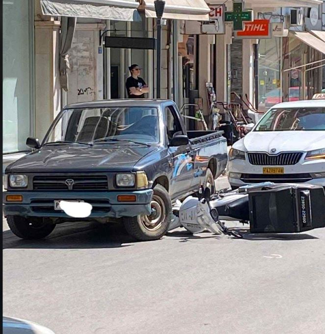 Τροχαίο με μηχανή στο κέντρο της Φλώρινας - Στο νοσοκομείο νεαρός οδηγός