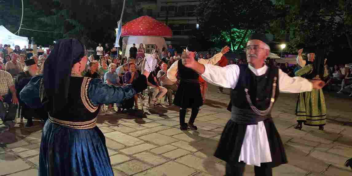 Το χορευτικό τμήμα του συλλόγου Γρεβενιωτών Κοζάνης ο Αιμιλιανός συμμετέχει στο 6ο φεστιβάλ τοπικών προϊόντων στα Γρεβενά | Eordaialive.com Το χορευτικό τμήμα του συλλόγου Γρεβενιωτών Κοζάνης ο Αιμιλιανός συμμετέχει στο 6ο φεστιβάλ τοπικών προϊόντων στα Γρεβενά - Eordaialive.com