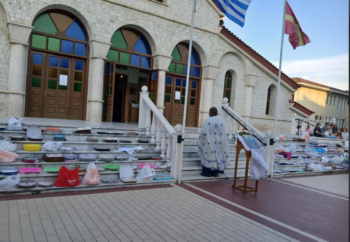 Δεκάδες φανουρόπιτες "γέμισαν" τον Ιερό Ναό Αγίας Τριάδος Πτολεμαΐδας! (βίντεο - φωτογραφίες) | Eordaialive.com Δεκάδες φανουρόπιτες "γέμισαν" τον Ιερό Ναό Αγίας Τριάδος Πτολεμαΐδας! (βίντεο - φωτογραφίες) - Eordaialive.com