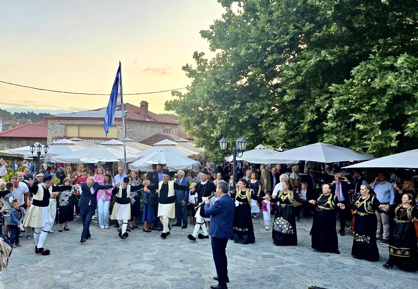 Βλάστη 2025: Ο Τρανός Χορός του Δεκαπενταύγουστου προσέλκυσε χιλιάδες επισκέπτες! | Eordaialive.com Βλάστη 2025: Ο Τρανός Χορός του Δεκαπενταύγουστου προσέλκυσε χιλιάδες επισκέπτες! - Eordaialive.com