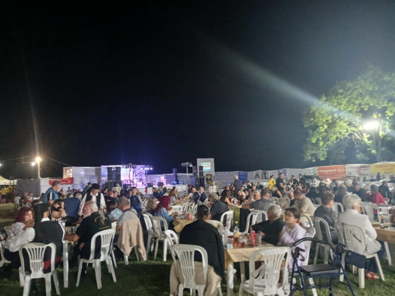 Ξεφάντωμα στη Γαλάτεια: Από τον Θύμιο Γκογκίδη στην Έφη Θώδη και τον Στάθη Αγγελόπουλο (βίντεο - εικόνες)