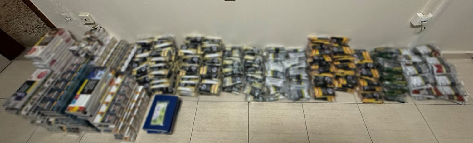 Σύλληψη 59χρονης για Λαθρεμπόριο Καπνικών στην Πτολεμαΐδα: Κατασχέθηκαν 1.321 Πακέτα Αφορολόγητων Τσιγάρων και 24 Κιλά Καπνού