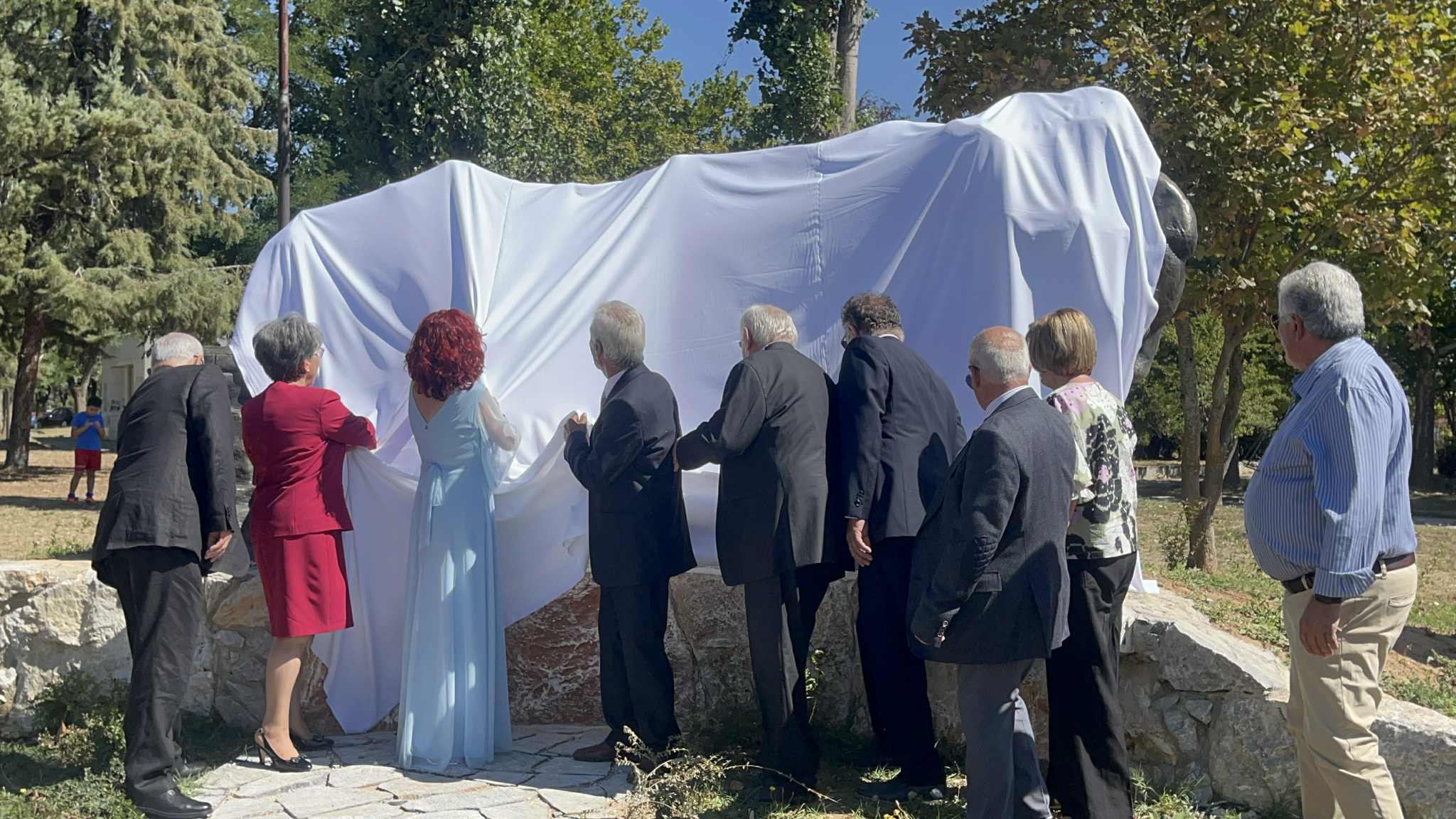 Η Πτολεμαΐδα τίμησε τη Μικρασιατική Καταστροφή με αποκαλυπτήρια μνημείου προσφύγων (βίντεο - φωτογραφίες) | Eordaialive.com Η Πτολεμαΐδα τίμησε τη Μικρασιατική Καταστροφή με αποκαλυπτήρια μνημείου προσφύγων (βίντεο - φωτογραφίες) - Eordaialive.com