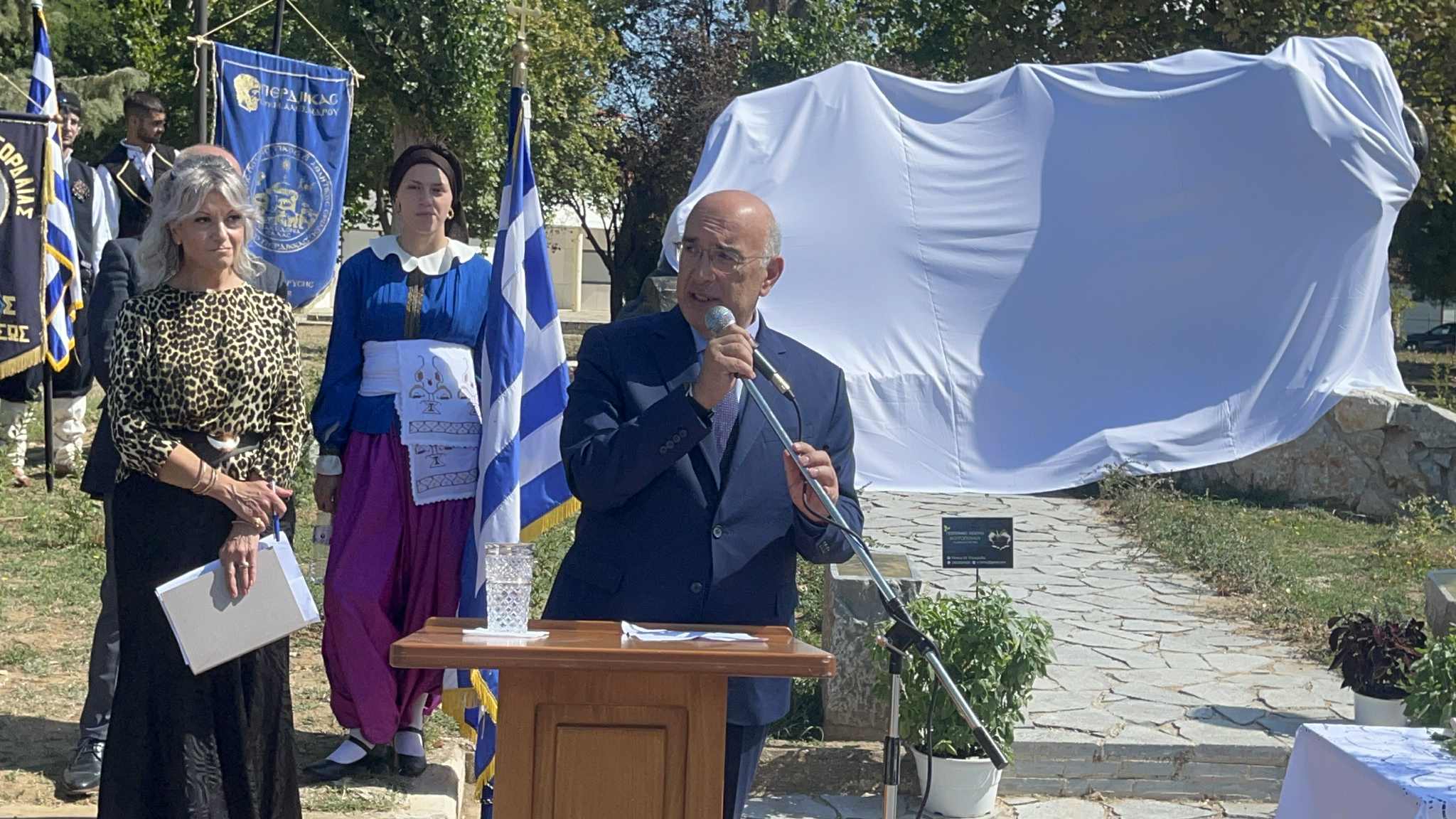 Η Πτολεμαΐδα τίμησε τη Μικρασιατική Καταστροφή με αποκαλυπτήρια μνημείου προσφύγων (βίντεο - φωτογραφίες) | Eordaialive.com Η Πτολεμαΐδα τίμησε τη Μικρασιατική Καταστροφή με αποκαλυπτήρια μνημείου προσφύγων (βίντεο - φωτογραφίες) - Eordaialive.com