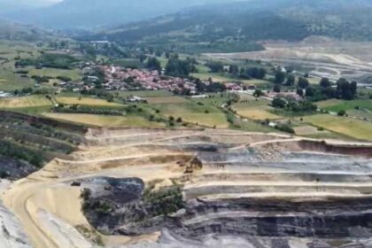 επιτροπή αγώνα των κατοίκων της Αχλάδας