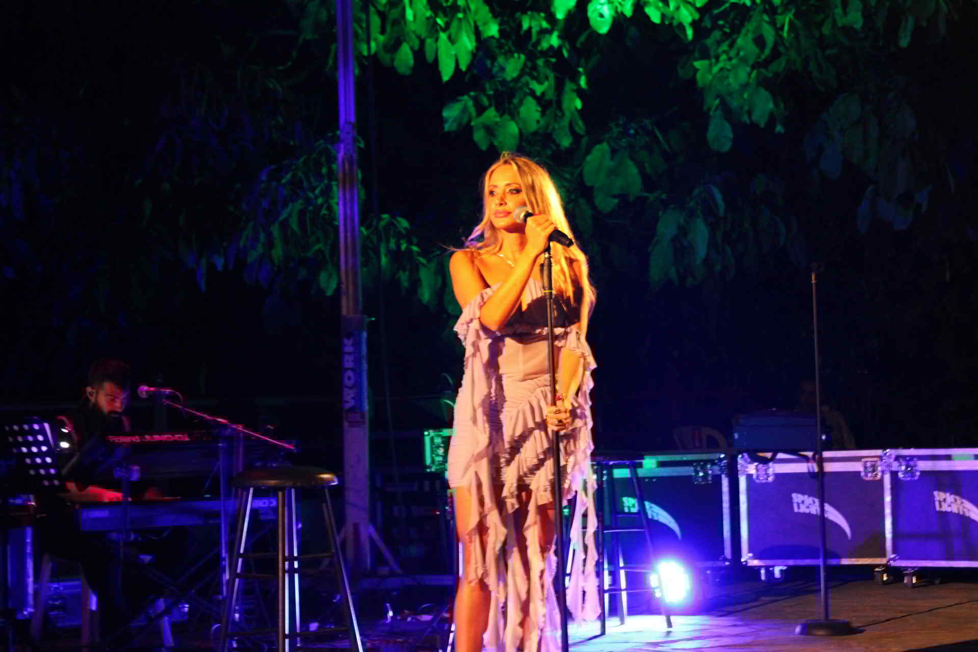 Κατάμεστο το Θέατρο στην ολοκλήρωση του Φεστιβάλ Σερβίων ! (φωτογραφίες) | Eordaialive.com Κατάμεστο το Θέατρο στην ολοκλήρωση του Φεστιβάλ Σερβίων ! (φωτογραφίες) - Eordaialive.com