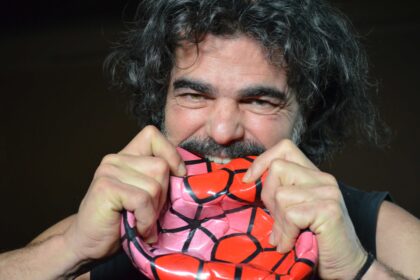 Football - Το παιχνίδι της ανθρωπότητας του Θανάση Τριαρίδη , με τον Σήφη Πολυζωίδη , έρχεται στην Πτολεμαϊδα