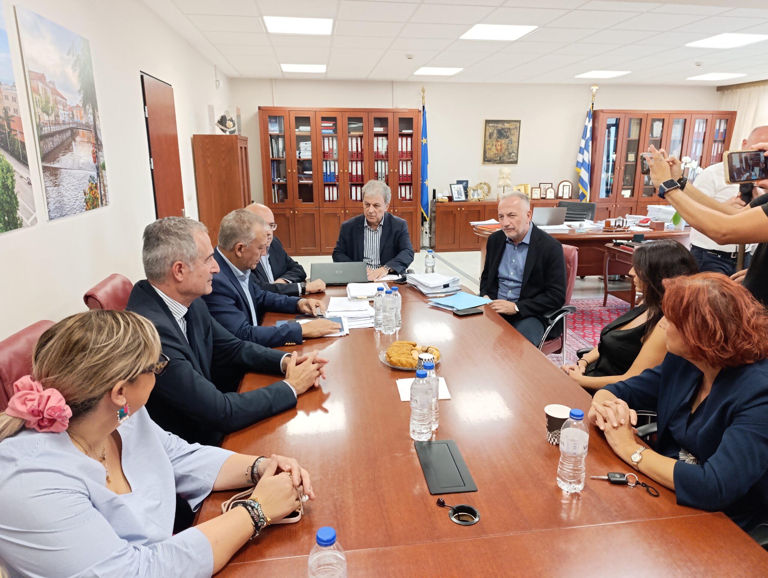 Περιφέρεια Δυτικής Μακεδονίας: Επίσκεψη κυβερνητικού κλιμακίου με επικεφαλής τον Αναπληρωτή Υπουργό Αθλητισμού Γιάννη Βρούτση | Eordaialive.com Περιφέρεια Δυτικής Μακεδονίας: Επίσκεψη κυβερνητικού κλιμακίου με επικεφαλής τον Αναπληρωτή Υπουργό Αθλητισμού Γιάννη Βρούτση - Eordaialive.com