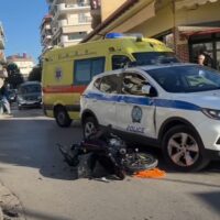 Τροχαίο περιπολικού με μηχανάκι με έναν τραυματία στην Πτολεμαΐδα (βίντεο)