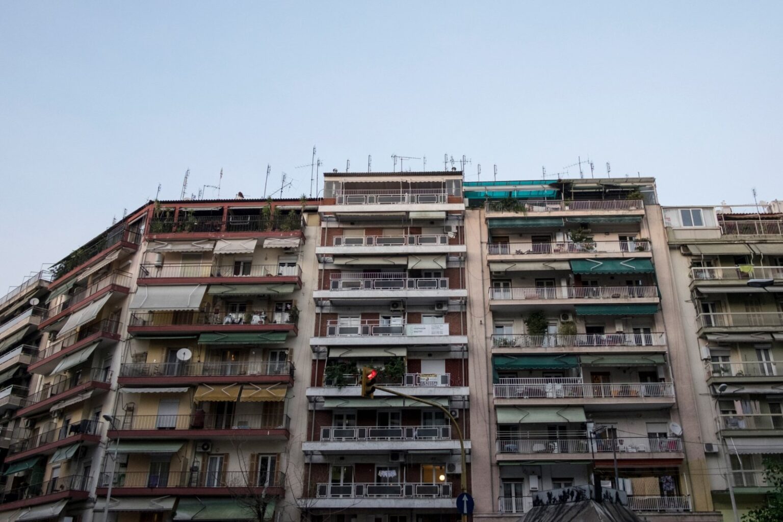 νέοι καυγάδες στις πολυκατοικίες μετά την απόφαση - βόμβα για τους κοινόχρηστους χώρους