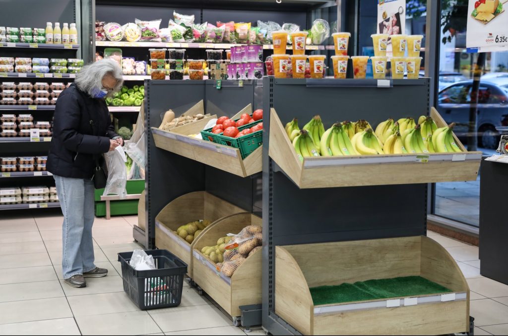 Έρχεται νομοθετική ρύθμιση για τιμές «από το χωράφι στο ράφι» – Πώς αντέδρασε η αγορά
