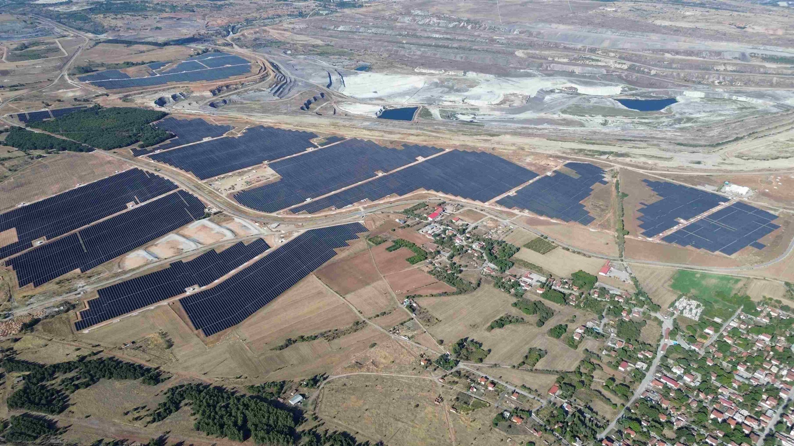 Όμιλος ΔΕΗ: Στο 90% η κατασκευή των φωτοβολταϊκών ισχύος 2,13 GW στη Δυτική Μακεδονία | Eordaialive.com Όμιλος ΔΕΗ: Στο 90% η κατασκευή των φωτοβολταϊκών ισχύος 2,13 GW στη Δυτική Μακεδονία - Eordaialive.com