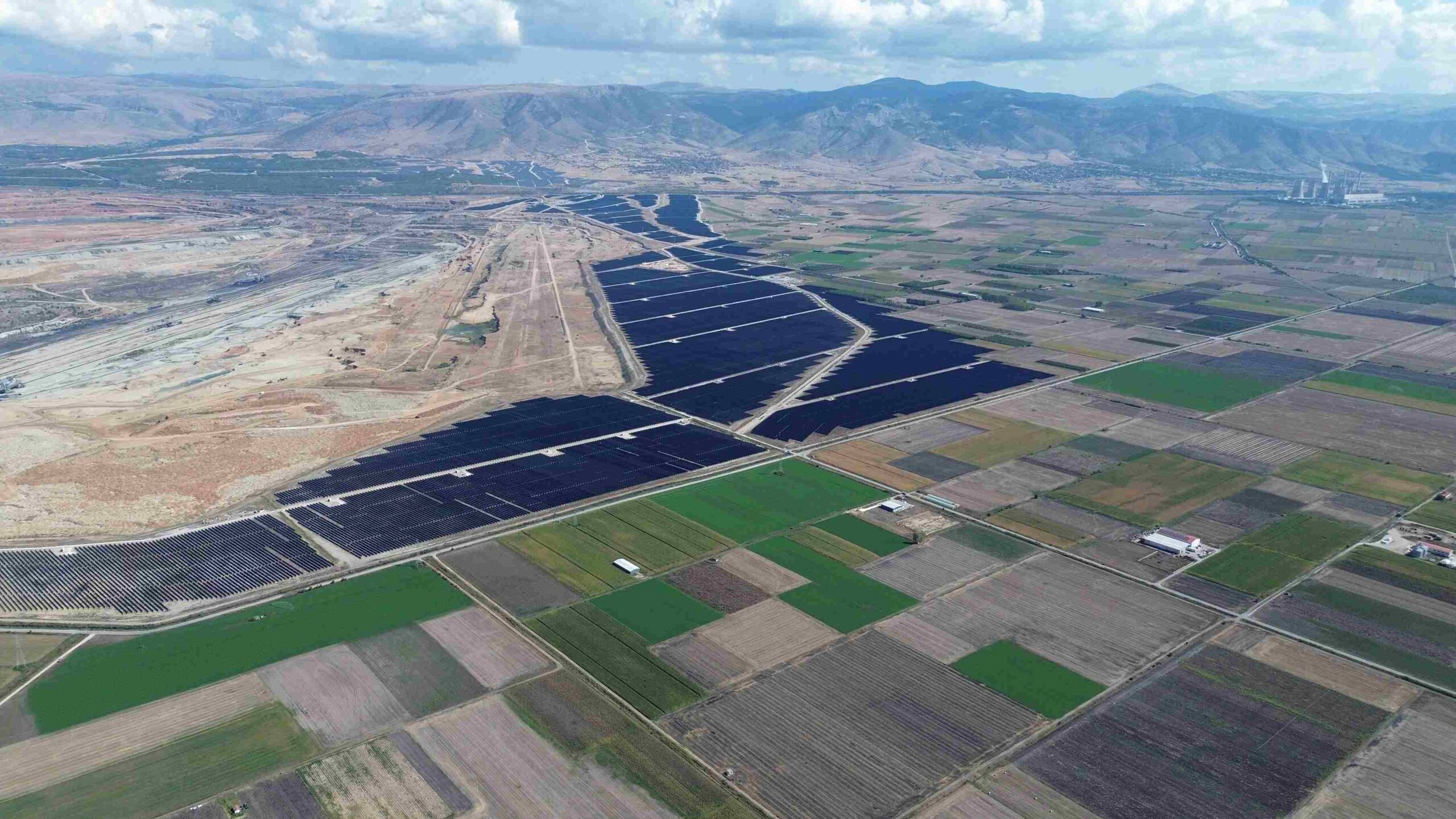 Όμιλος ΔΕΗ: Στο 90% η κατασκευή των φωτοβολταϊκών ισχύος 2,13 GW στη Δυτική Μακεδονία | Eordaialive.com Όμιλος ΔΕΗ: Στο 90% η κατασκευή των φωτοβολταϊκών ισχύος 2,13 GW στη Δυτική Μακεδονία - Eordaialive.com